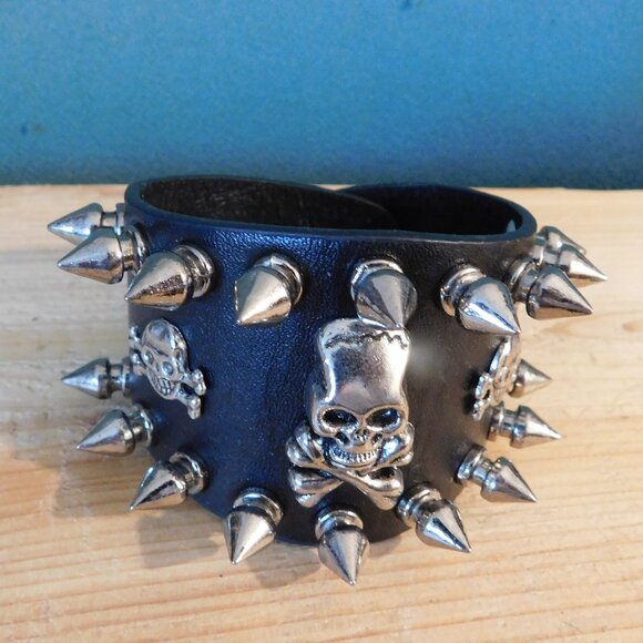 Ladies Gothic Leather Wrap Around Bracelet - Picture 2 of 3
